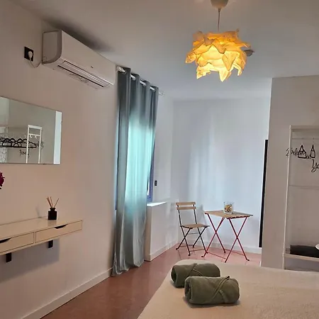 Lhome アパート セビリア