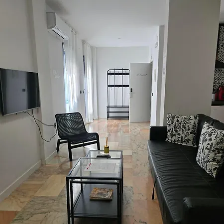 Lhome アパート セビリア