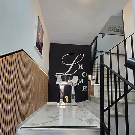 Lhome アパート *