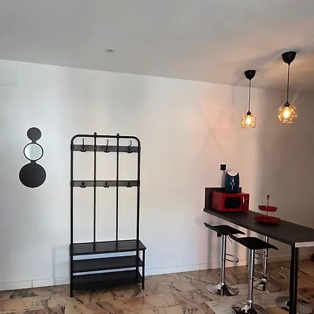 Lhome アパート *