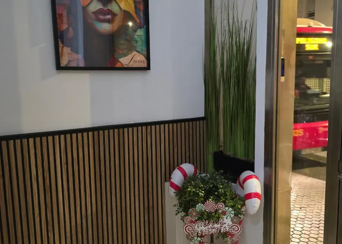Lhome Santa Justa Centro セビリア