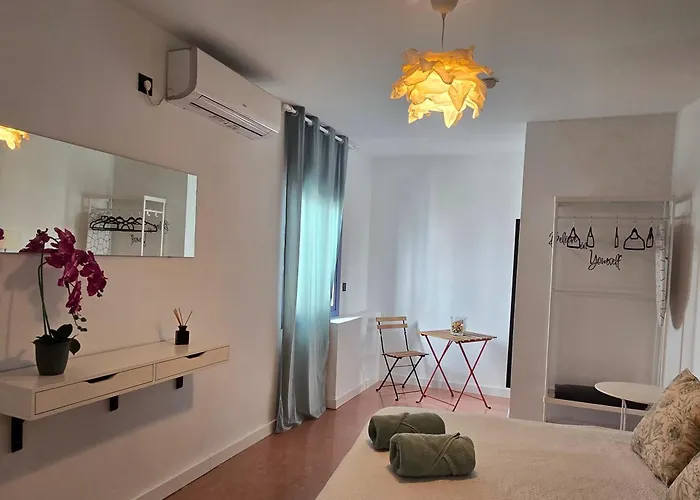 Lhome Santa Justa Centro アパート セビリア